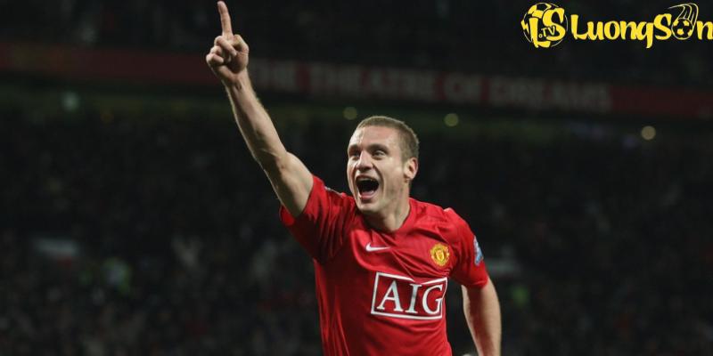 Trung vệ Nemanja Vidic sở hữu lối chơi điêu luyện, sự nhiệt huyết trên sân